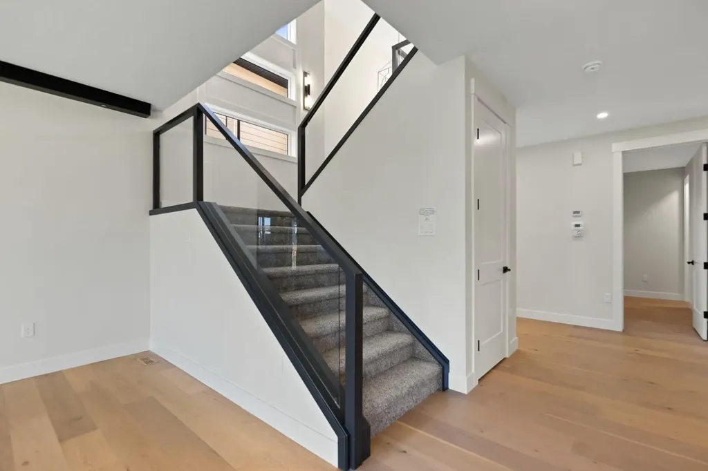 39 South Shore Road Chestermere AB T1X2Y4