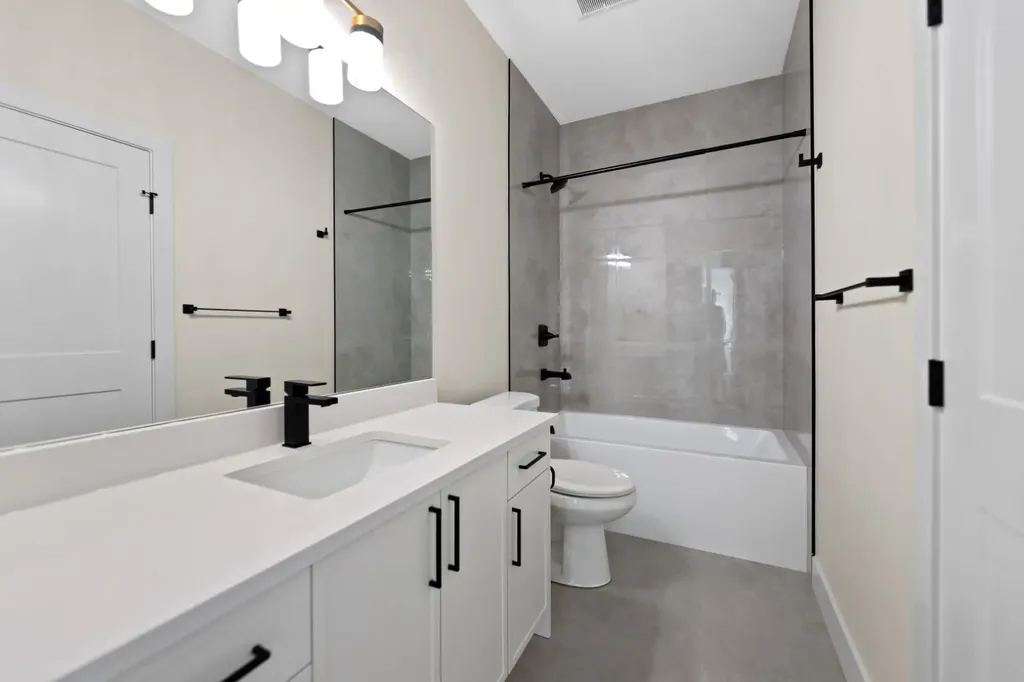 39 South Shore Road Chestermere AB T1X2Y4