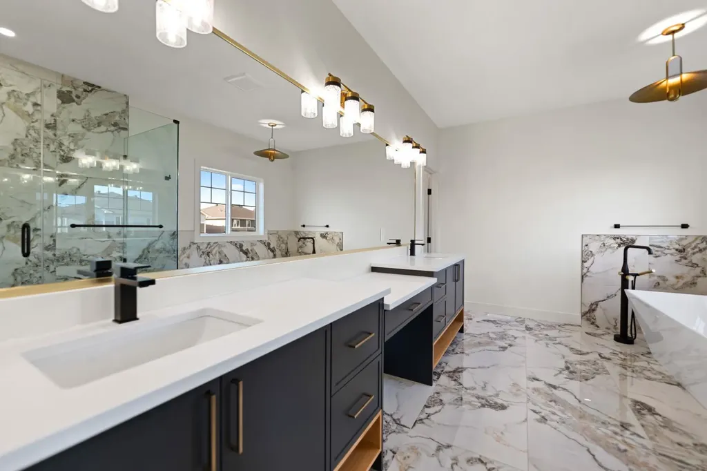 39 South Shore Road Chestermere AB T1X2Y4