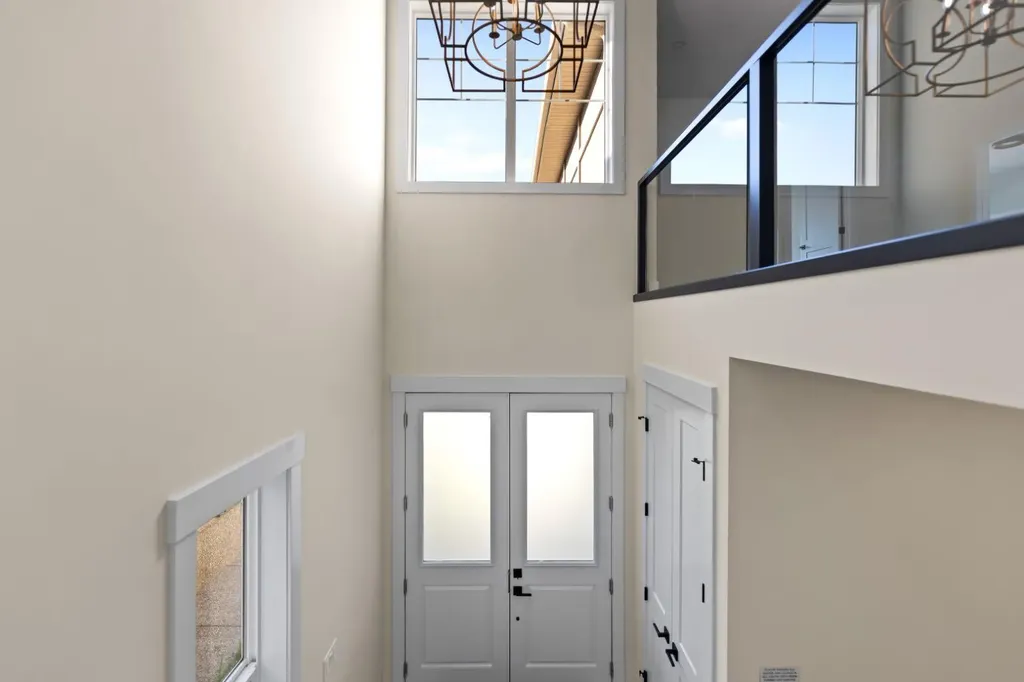 39 South Shore Road Chestermere AB T1X2Y4