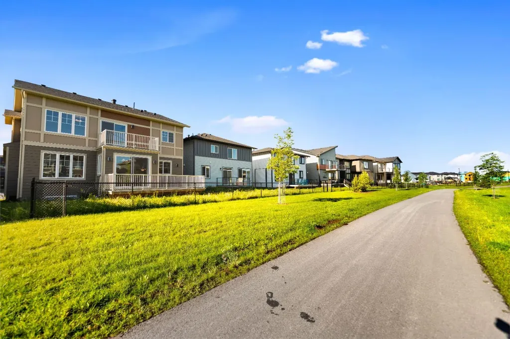 39 South Shore Road Chestermere AB T1X2Y4