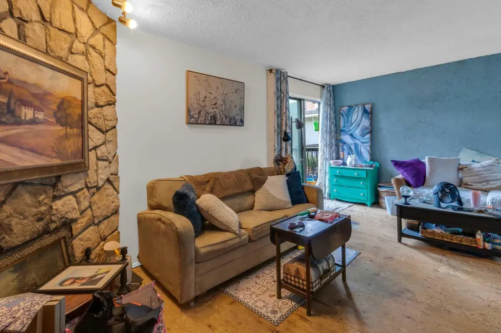 4347 70 Street NW Calgary AB T3B2K4