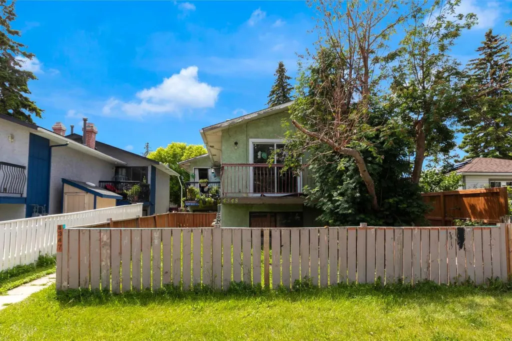 4347 70 Street NW Calgary AB T3B2K4