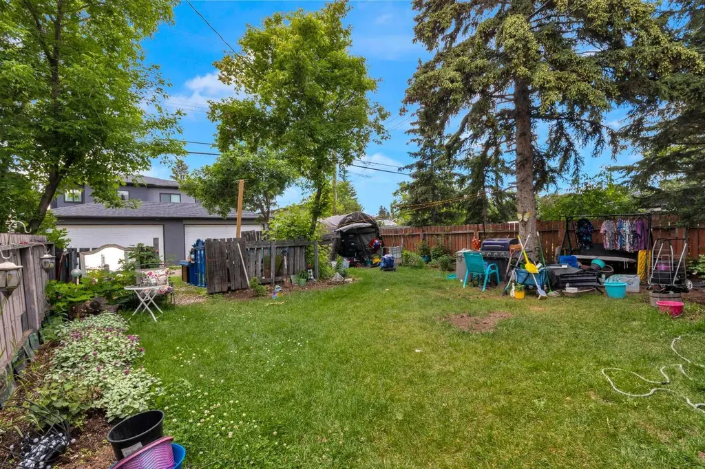 4347 70 Street NW Calgary AB T3B2K4