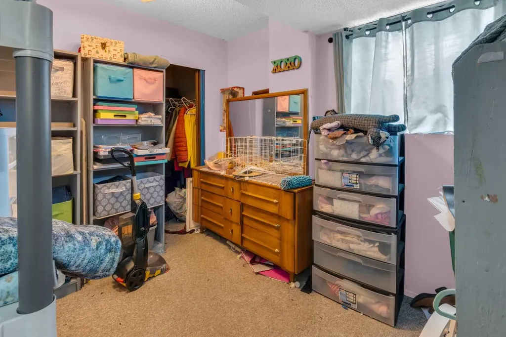 4345/4347 70 Street NW Calgary AB T3B2K4