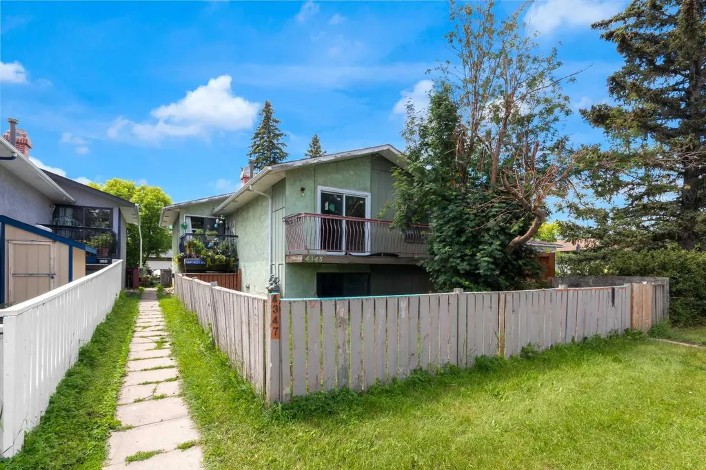 4347 70 Street NW Calgary AB T3B2K4