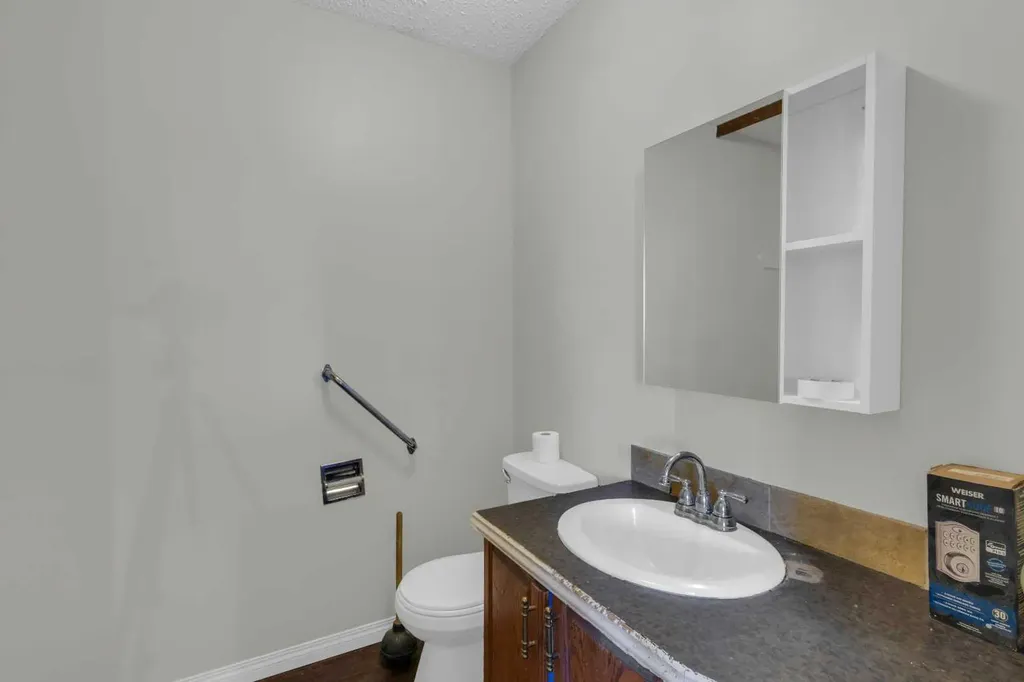 4347 70 Street NW Calgary AB T3B2K4