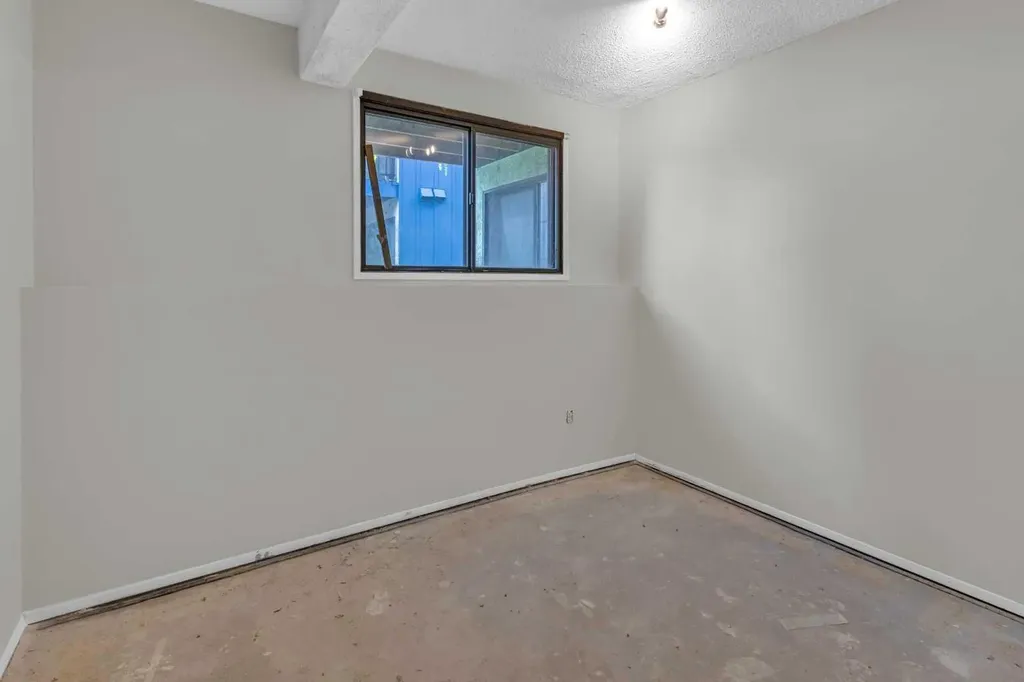 4345/4347 70 Street NW Calgary AB T3B2K4