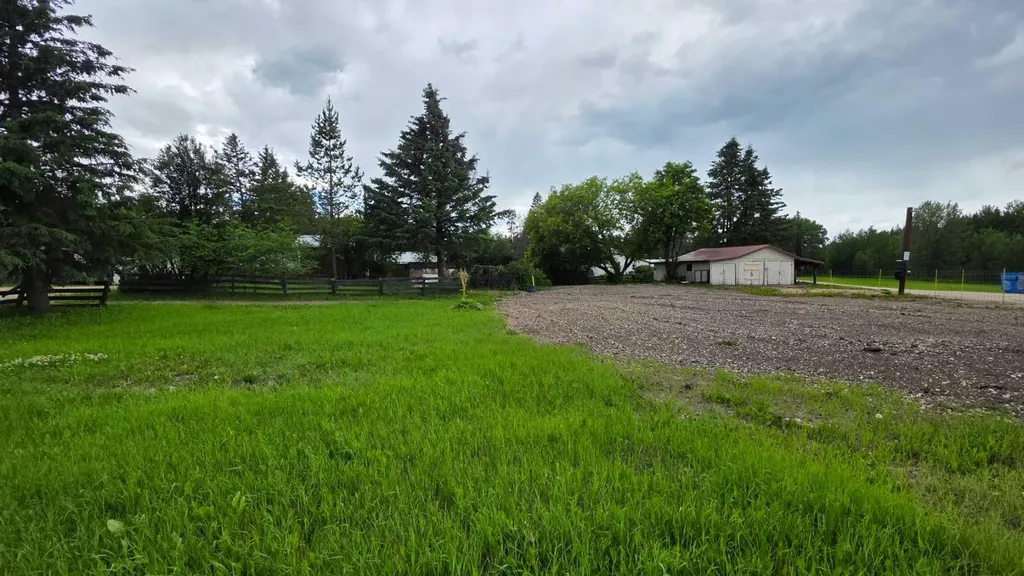 312 3rd Street Blue Ridge AB T0E 0B0