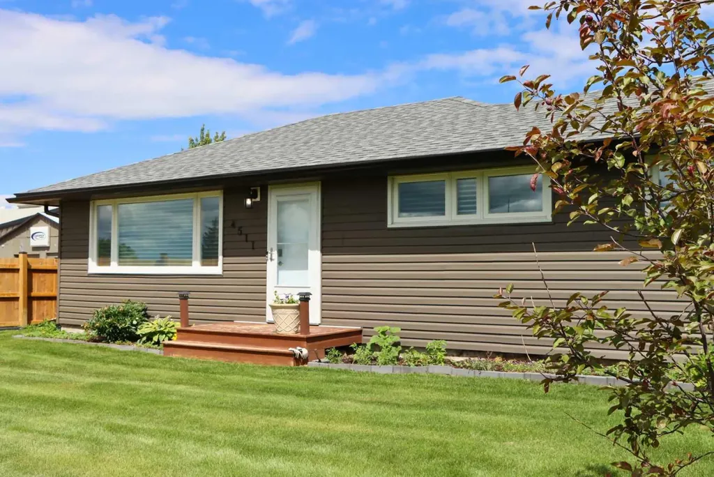 4511 50 Avenue Valleyview AB T0H 3N0