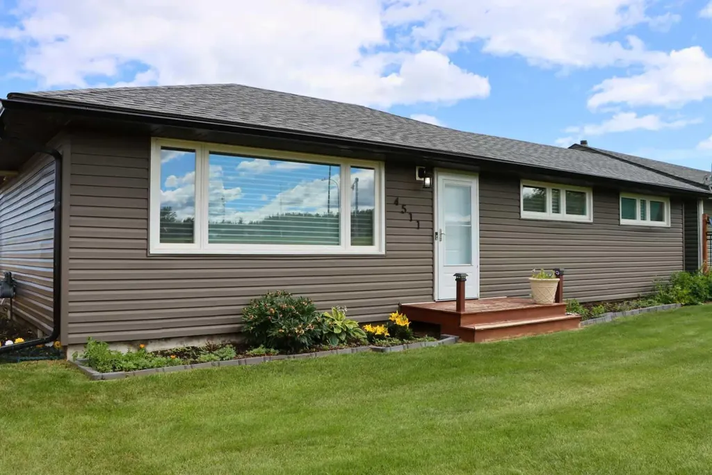 4511 50 Avenue Valleyview AB T0H 3N0