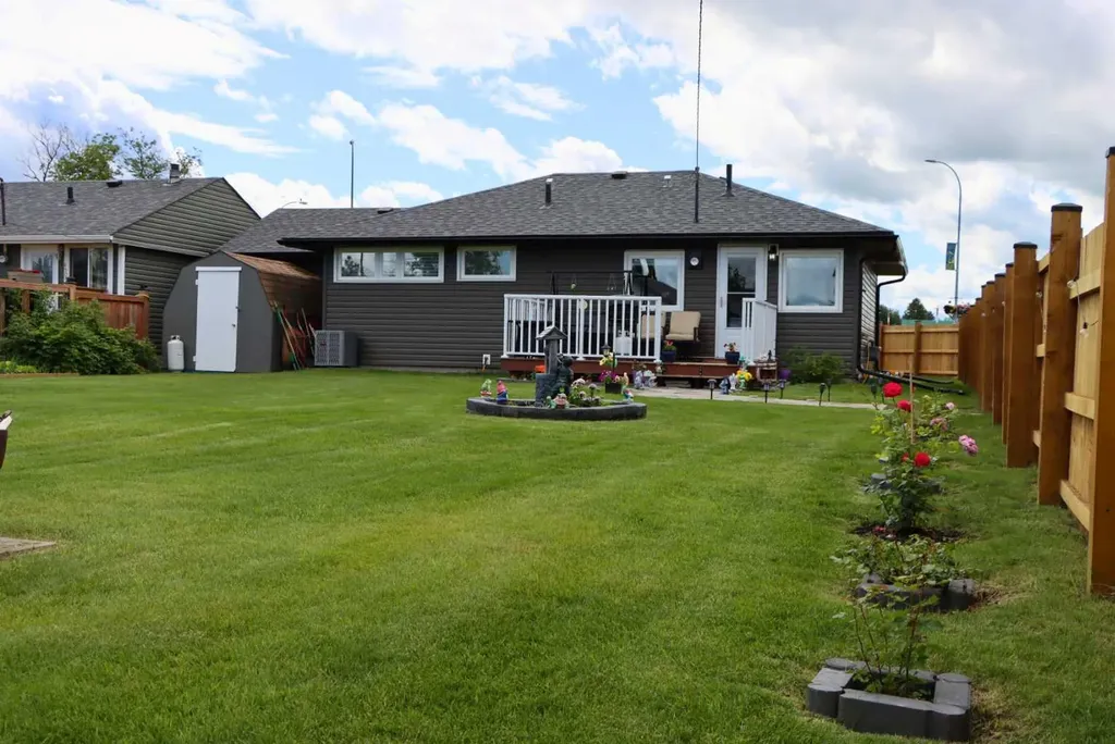 4511 50 Avenue Valleyview AB T0H 3N0