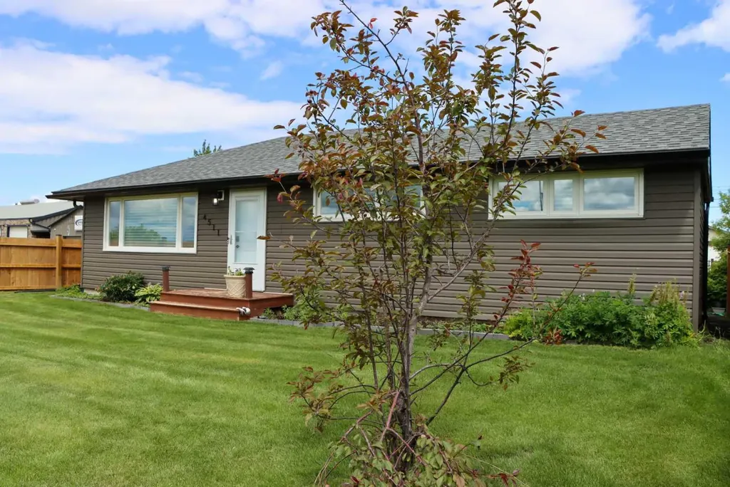 4511 50 Avenue Valleyview AB T0H 3N0