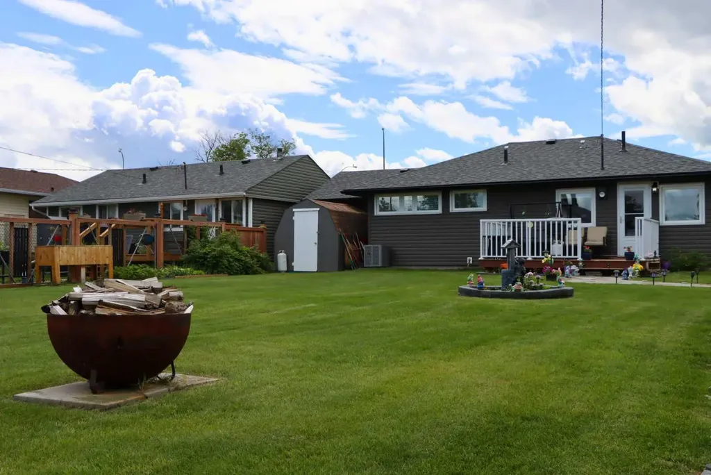 4511 50 Avenue Valleyview AB T0H 3N0