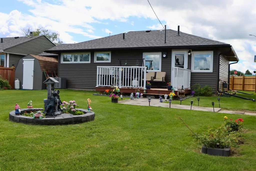4511 50 Avenue Valleyview AB T0H 3N0