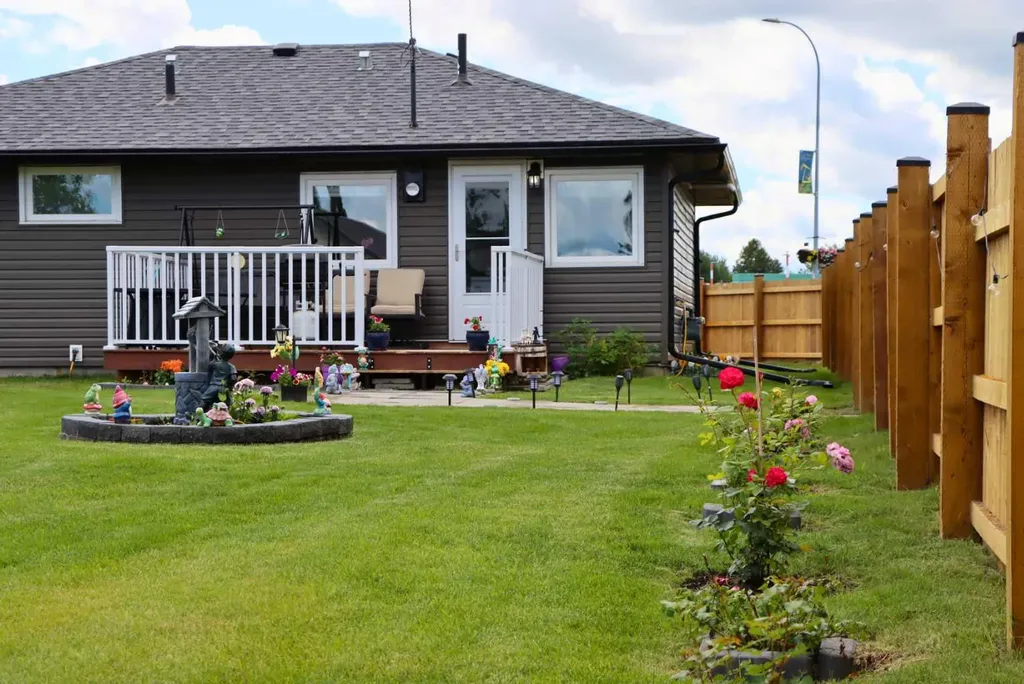 4511 50 Avenue Valleyview AB T0H 3N0