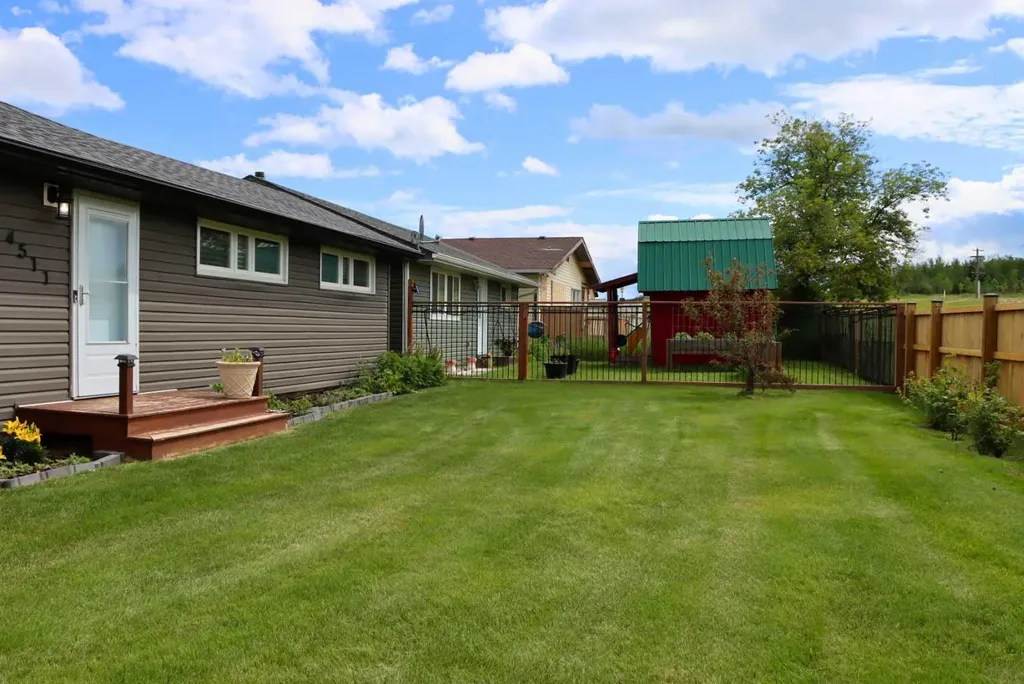 4511 50 Avenue Valleyview AB T0H 3N0