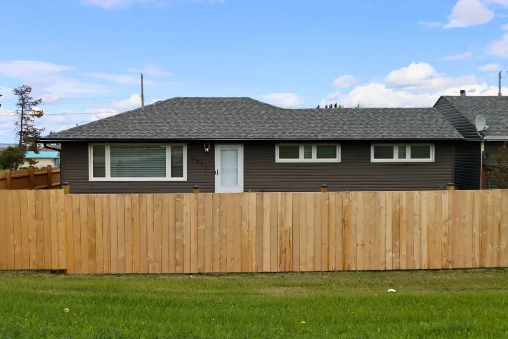 4511 50 Avenue Valleyview AB T0H 3N0