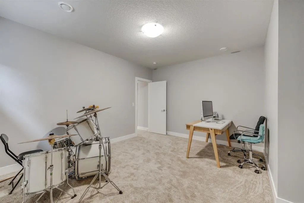 146 Yorkstone Way SW Calgary AB t2x4s2