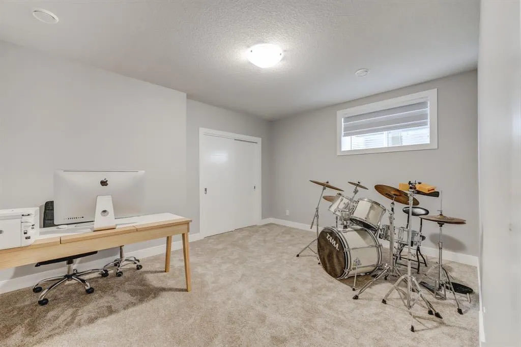 146 Yorkstone Way SW Calgary AB t2x4s2