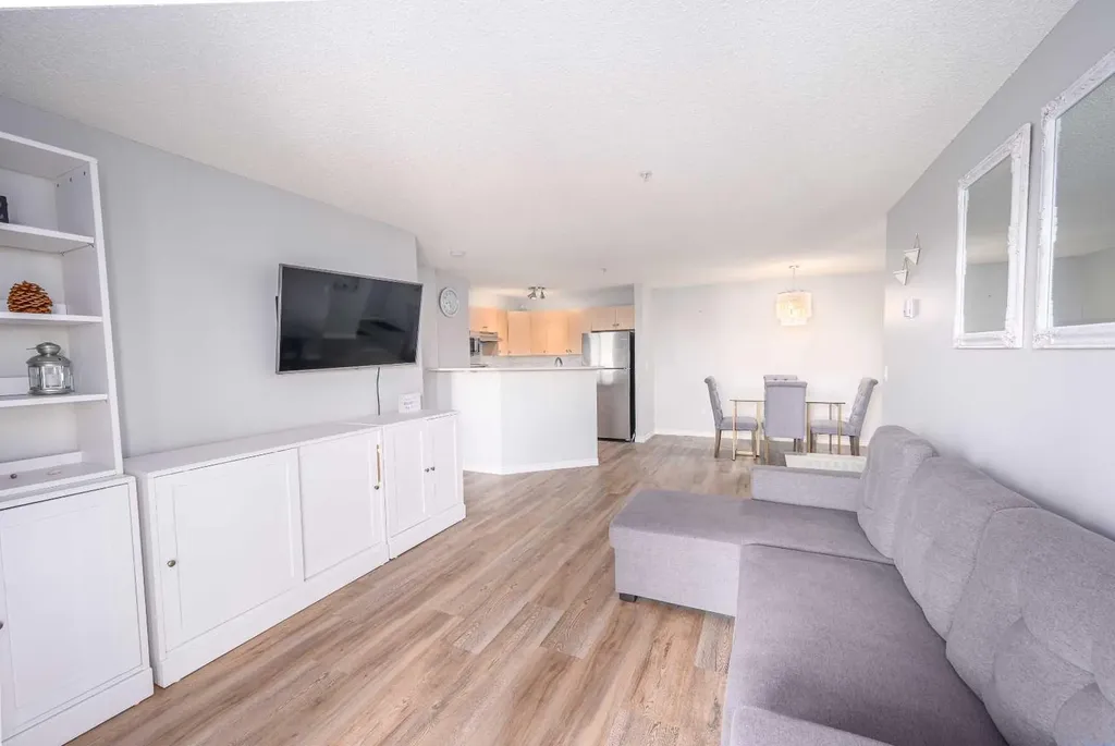 17 Country Village Bay NE Calgary AB T3K 5Z3