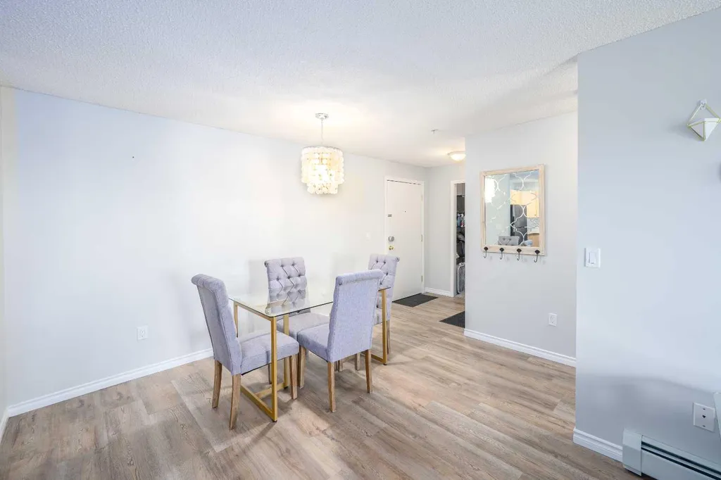 17 Country Village Bay NE Calgary AB T3K 5Z3