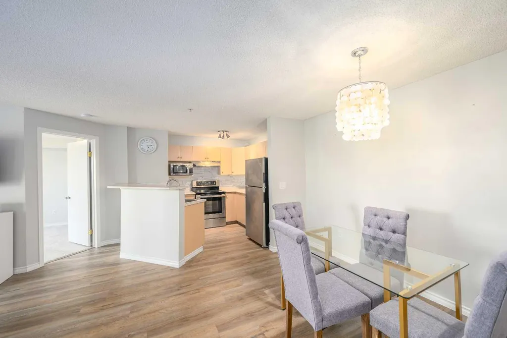 17 Country Village Bay NE Calgary AB T3K 5Z3