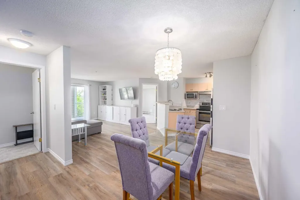 17 Country Village Bay NE Calgary AB T3K 5Z3