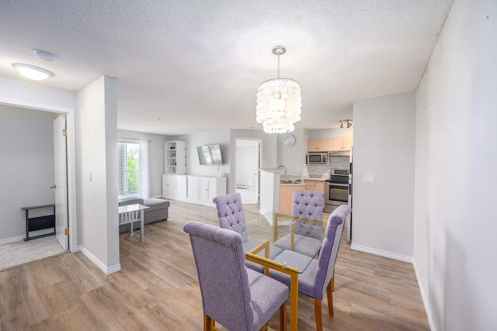 17 Country Village Bay NE Calgary AB T3K 5Z3