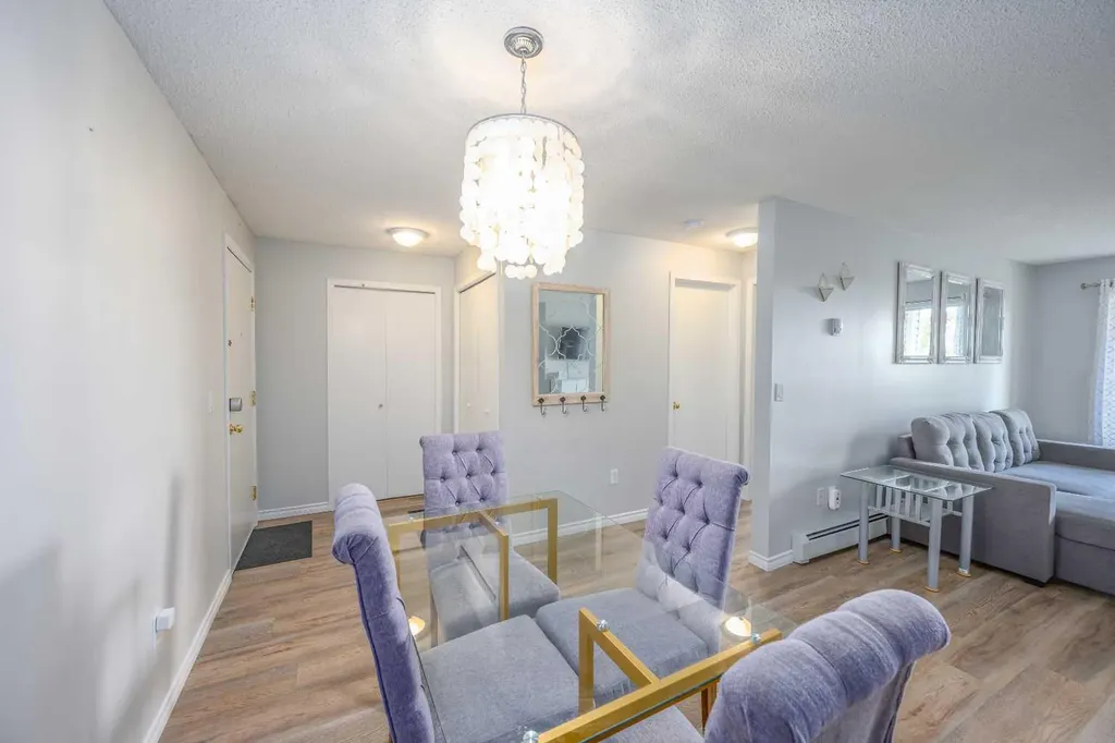 17 Country Village Bay NE Calgary AB T3K 5Z3