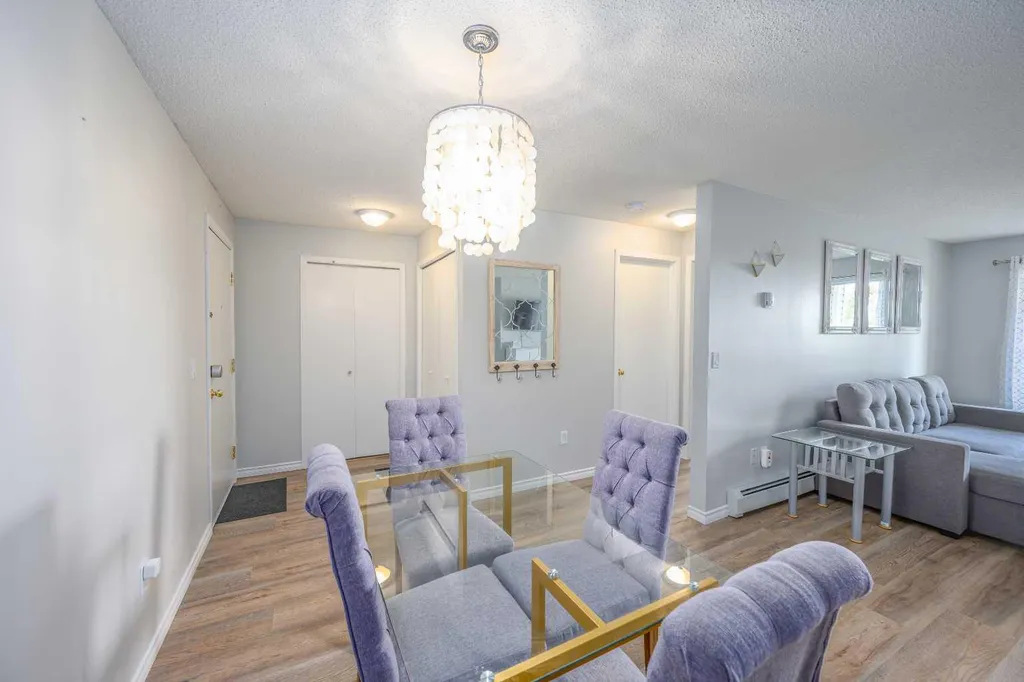17 Country Village Bay NE Calgary AB T3K 5Z3