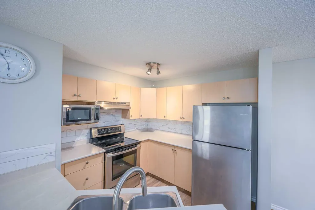 17 Country Village Bay NE Calgary AB T3K 5Z3