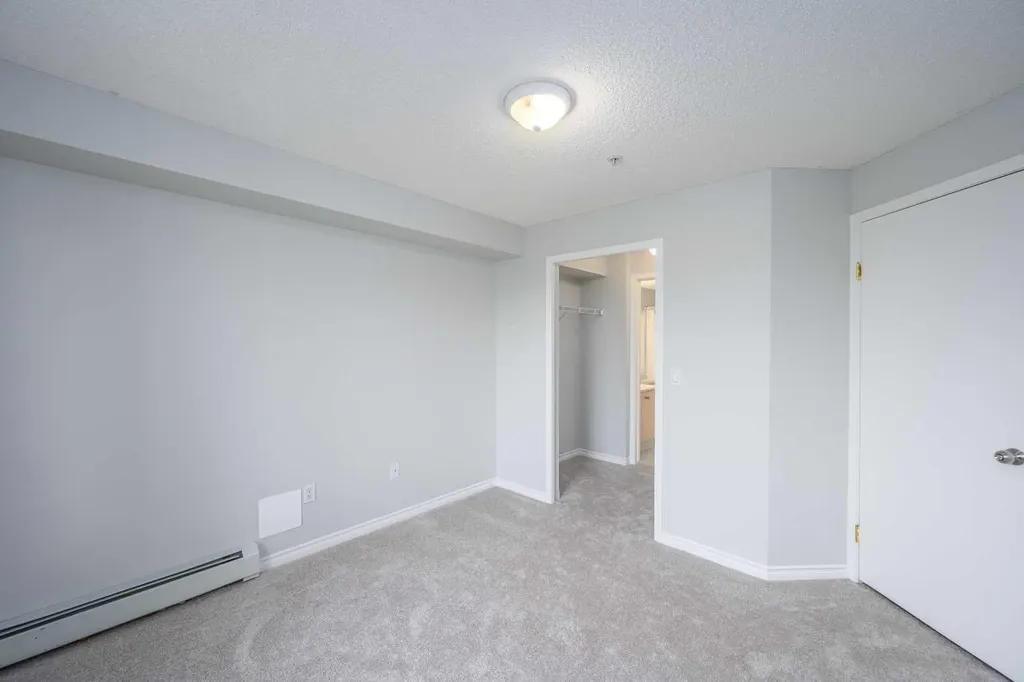 17 Country Village Bay NE Calgary AB T3K 5Z3