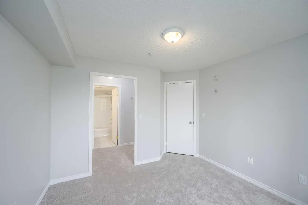 17 Country Village Bay NE Calgary AB T3K 5Z3