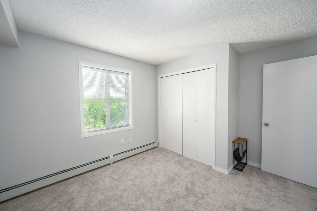 17 Country Village Bay NE Calgary AB T3K 5Z3