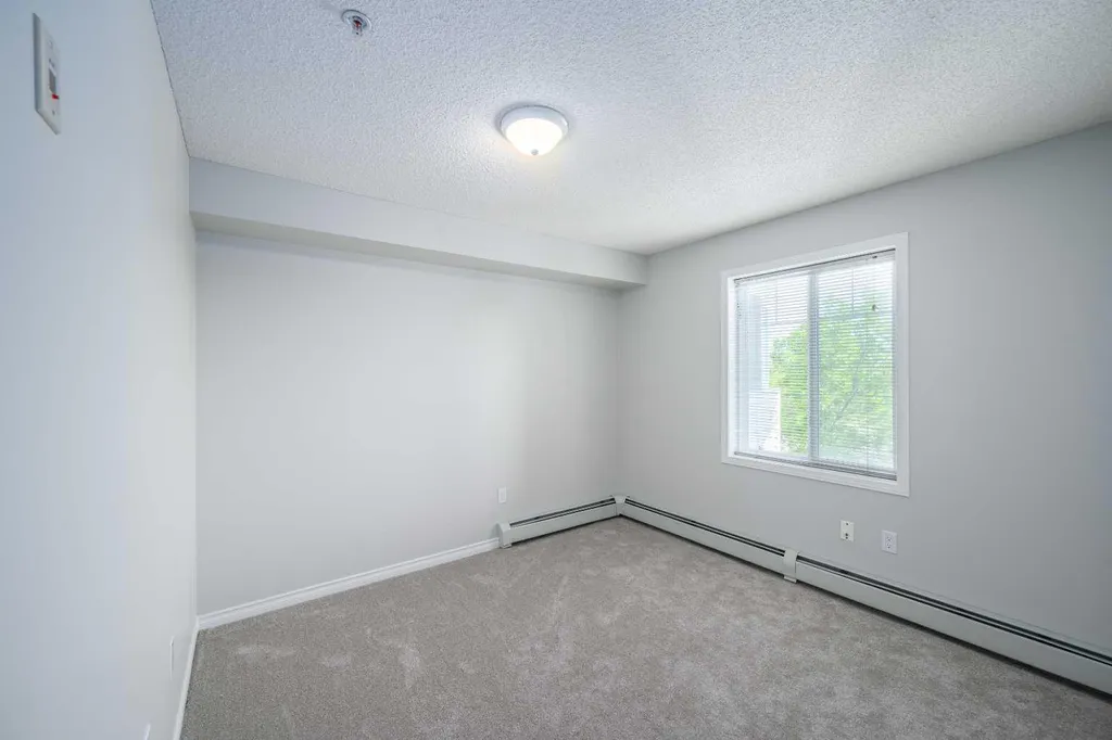 17 Country Village Bay NE Calgary AB T3K 5Z3