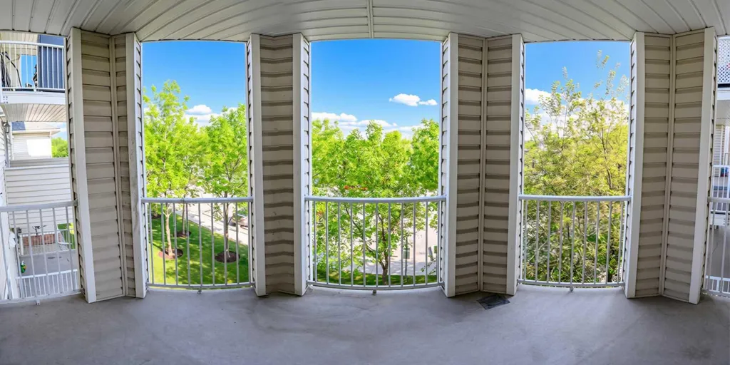 17 Country Village Bay NE Calgary AB T3K 5Z3