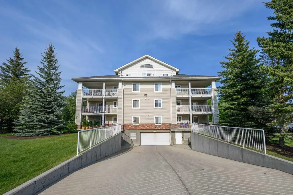 17 Country Village Bay NE Calgary AB T3K 5Z3