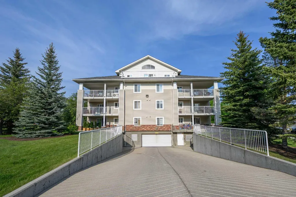 17 Country Village Bay NE Calgary AB T3K 5Z3