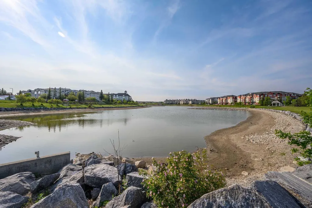 17 Country Village Bay NE Calgary AB T3K 5Z3
