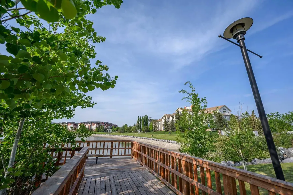 17 Country Village Bay NE Calgary AB T3K 5Z3