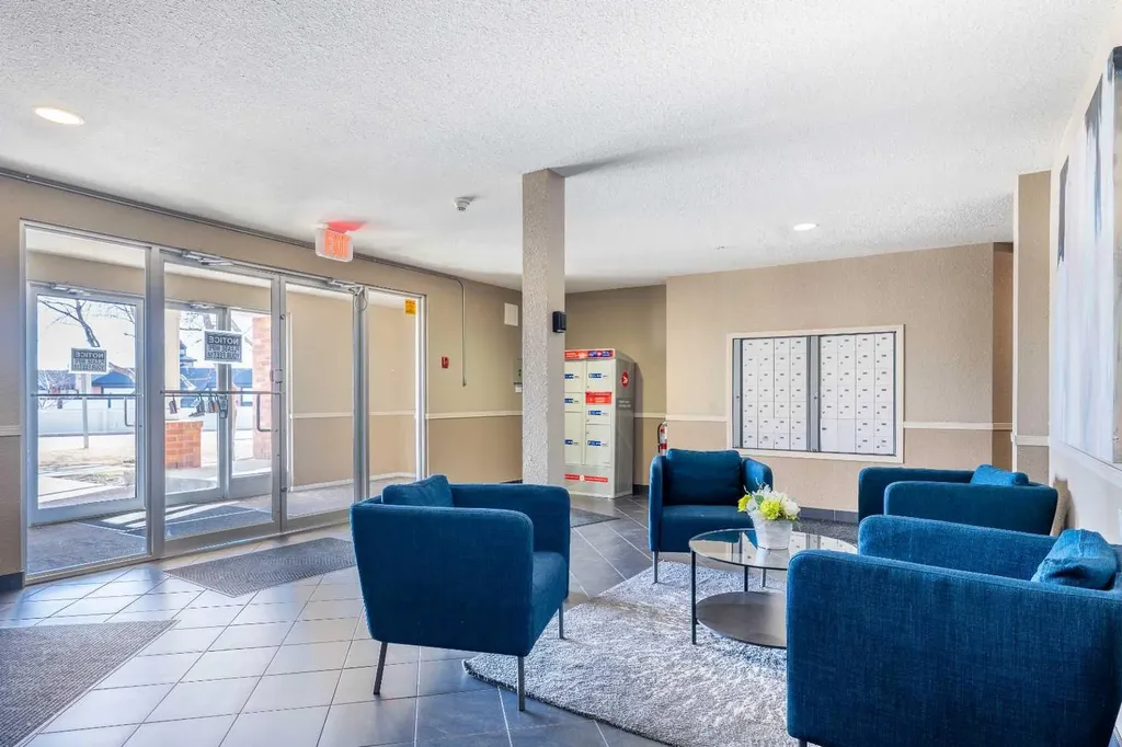 17 Country Village Bay NE Calgary AB T3K 5Z3
