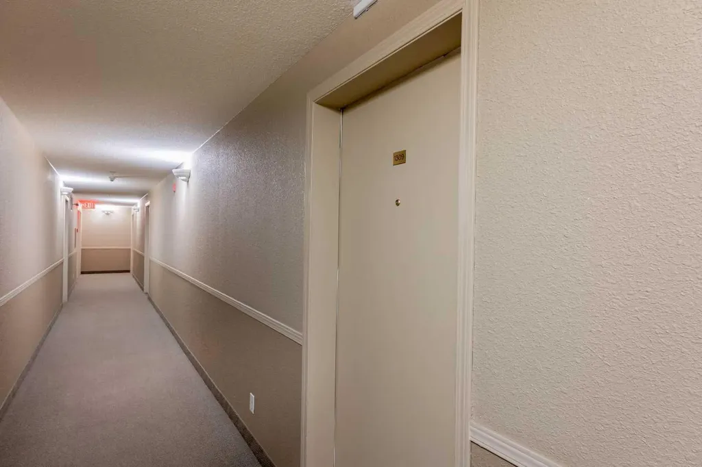 17 Country Village Bay NE Calgary AB T3K 5Z3
