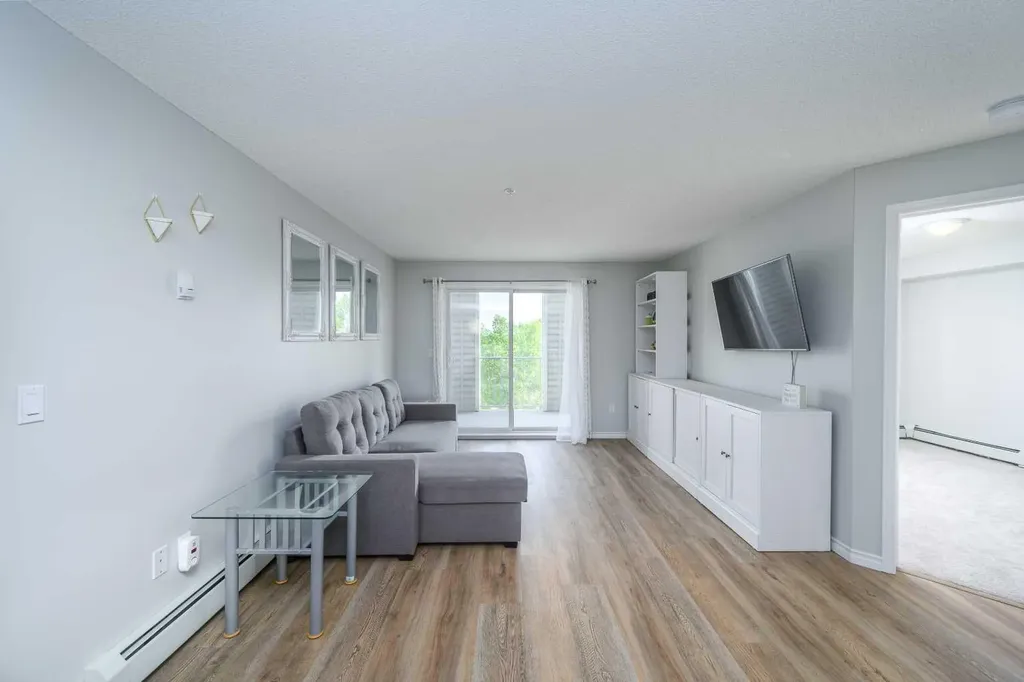 17 Country Village Bay NE Calgary AB T3K 5Z3