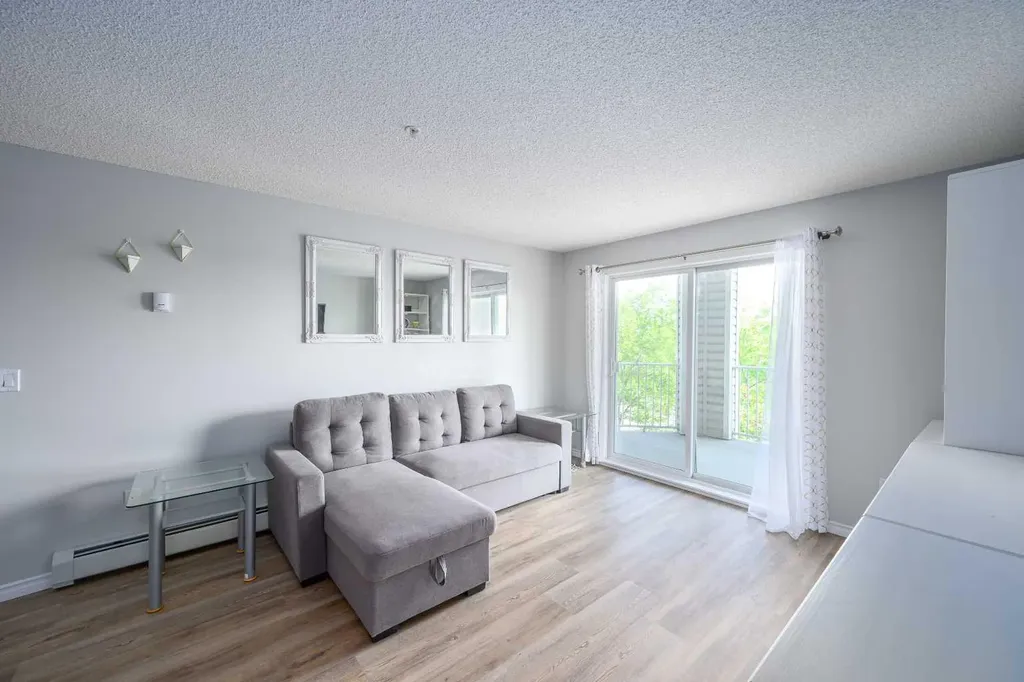 17 Country Village Bay NE Calgary AB T3K 5Z3