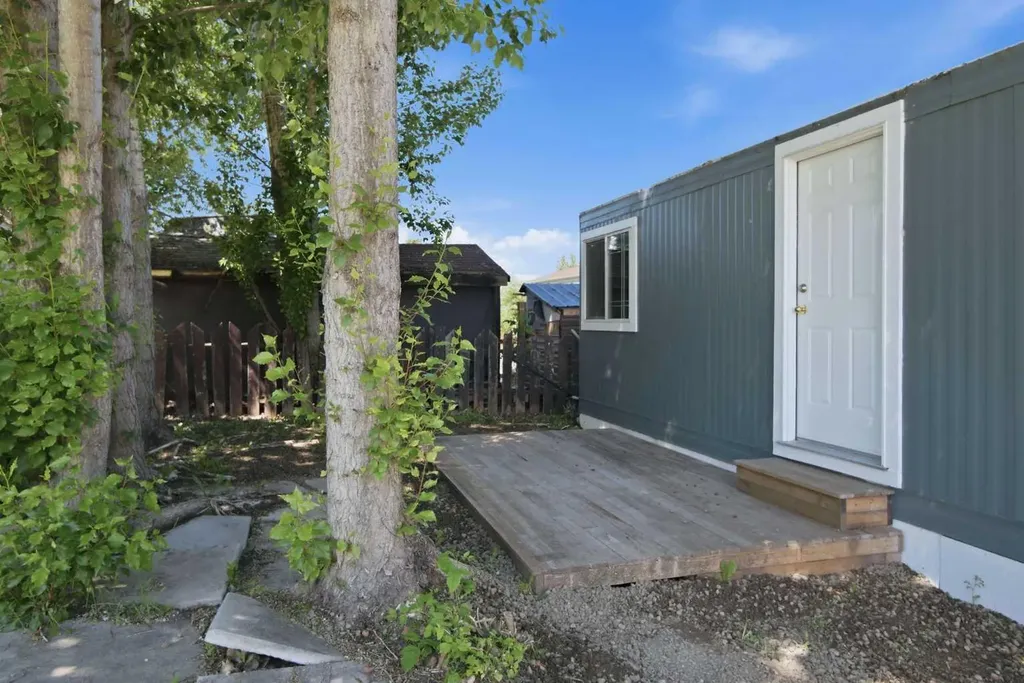 6834 59 Avenue Red Deer AB T4P 1K5