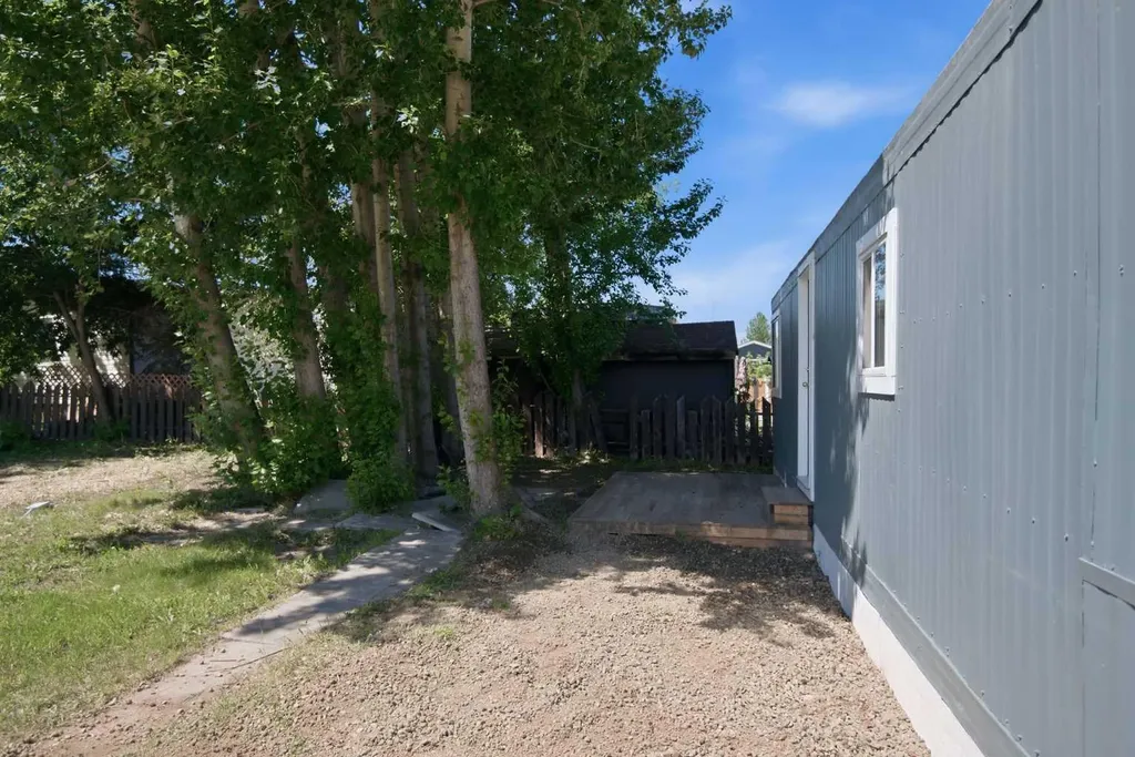 6834 59 Avenue Red Deer AB T4P 1K5
