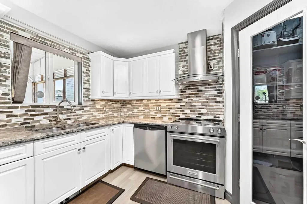 283 Applestone Park SE Calgary AB T2A 7W3