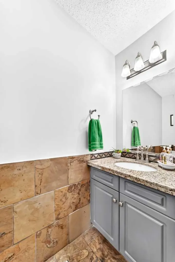 283 Applestone Park SE Calgary AB T2A 7W3