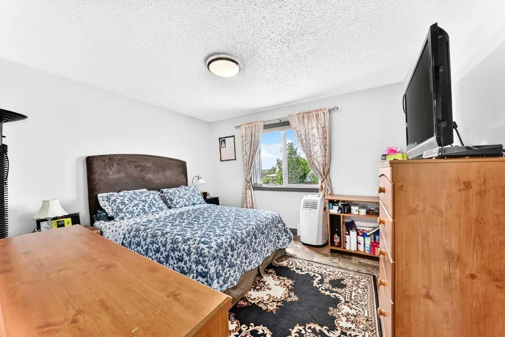 283 Applestone Park SE Calgary AB T2A 7W3